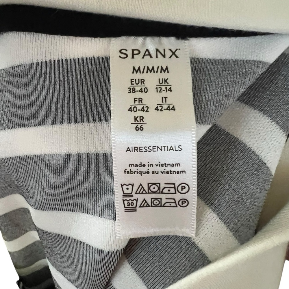 Spanx AirEssentials Cold shoulder Top Sz M - Picture 8 of 8